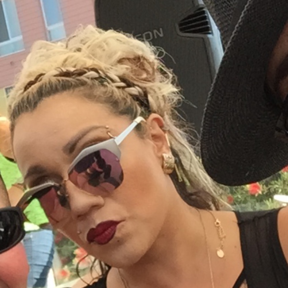 Meet your Posher, Mari